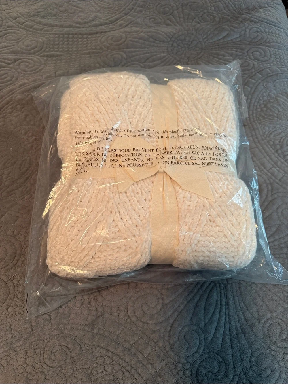 Pier 1 Cream Cable Knit Throw Blanket